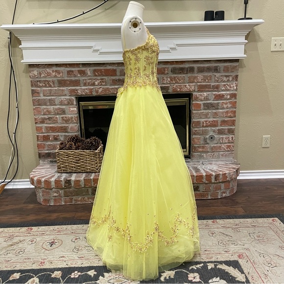 Mon Cherie yellow sequined prom homecoming bridesmaid dress / 4 / EUC (Like new) - Picture 14 of 17